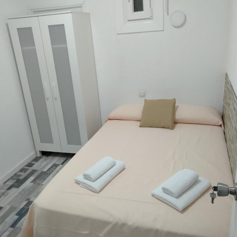 HOSTAL Noche y Dia - Double Room with Shared Bathroom - 6