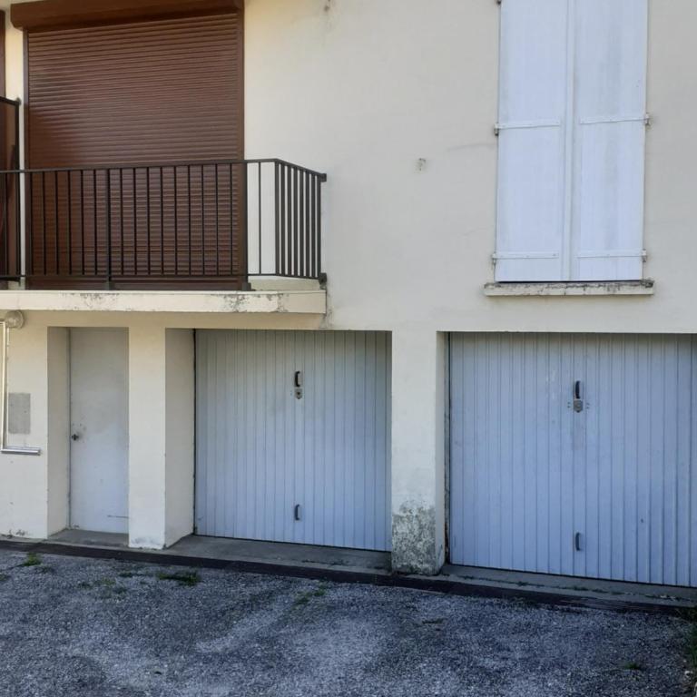 Appartement T2 entièrement rénové dans résidence calme - Appartement 1 Chambre - 10