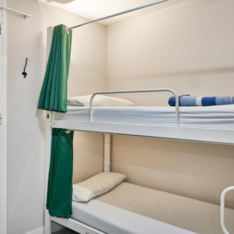 Hola Hostal Eixample - Bed in 16-Bed Female Dormitory Room - 1