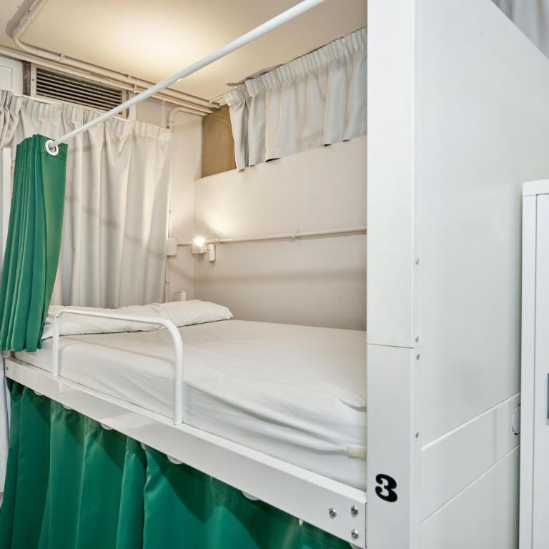Hola Hostal Eixample - Bed in 24-Bed Mixed Dormitory Room - 4