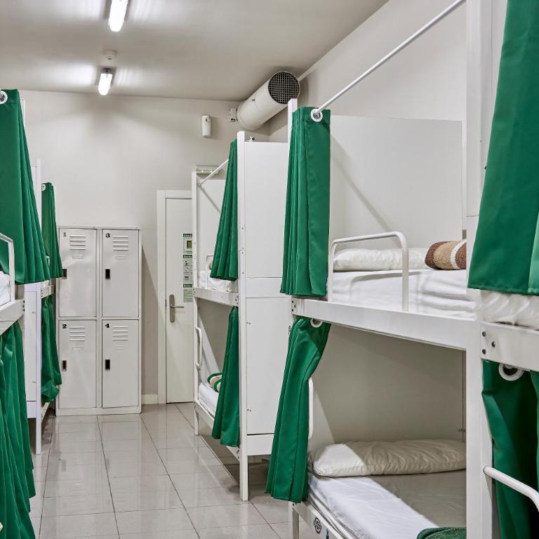 Hola Hostal Eixample - Bed in 18-Bed Mixed Dormitory Room - 8