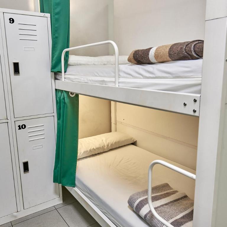 Hola Hostal Eixample - Bed in 18-Bed Mixed Dormitory Room - 7
