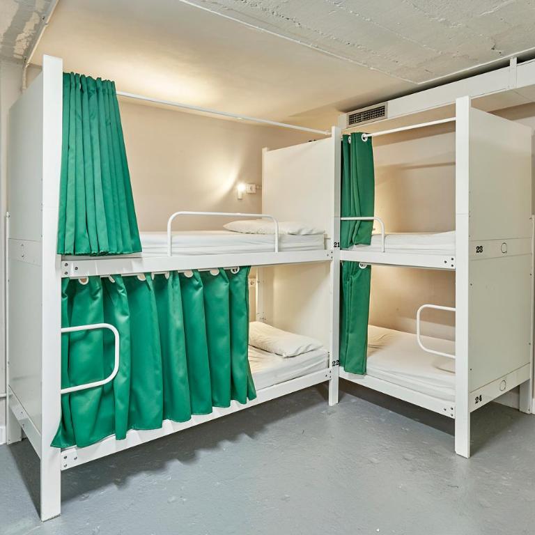 Hola Hostal Eixample - Bed in 24-Bed Mixed Dormitory Room - 8