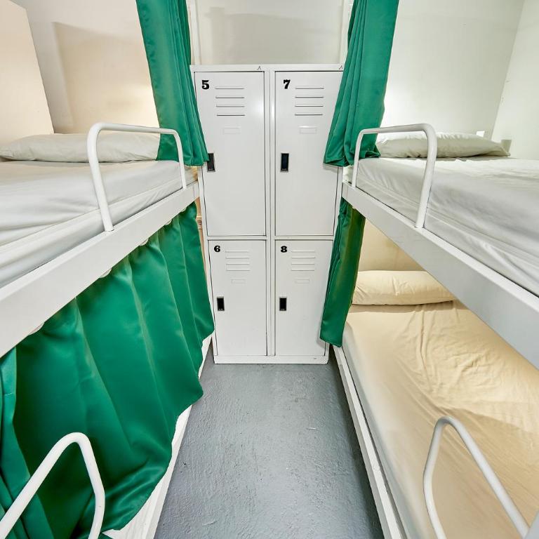 Hola Hostal Eixample - Bed in 24-Bed Mixed Dormitory Room - 6