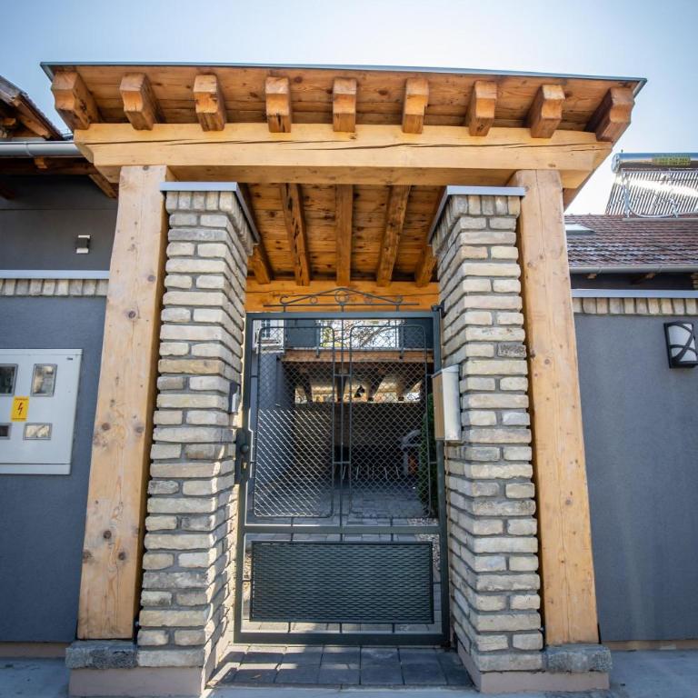 Gray brick - Family Studio - 18