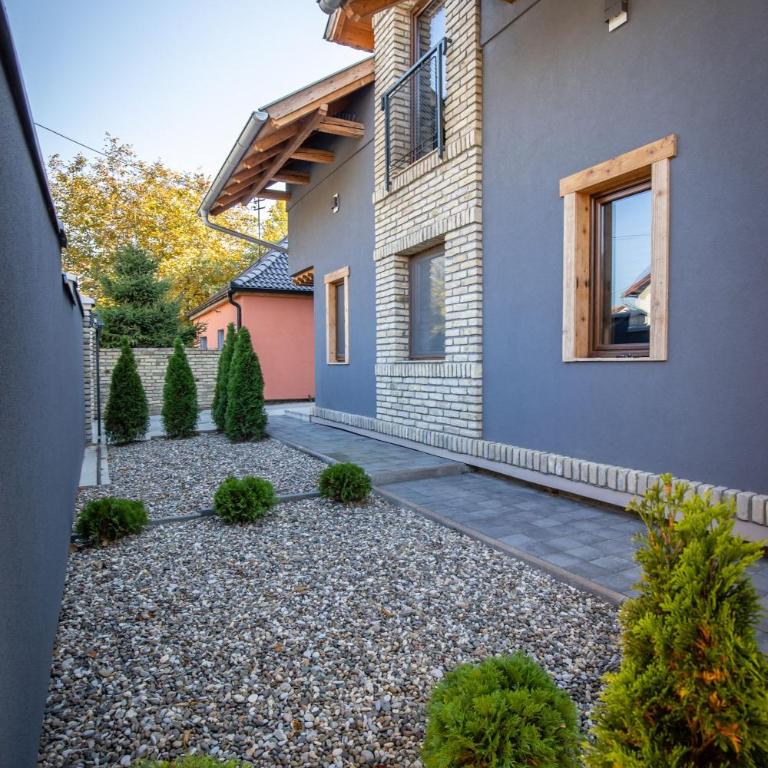 Gray brick - Family Studio - 17