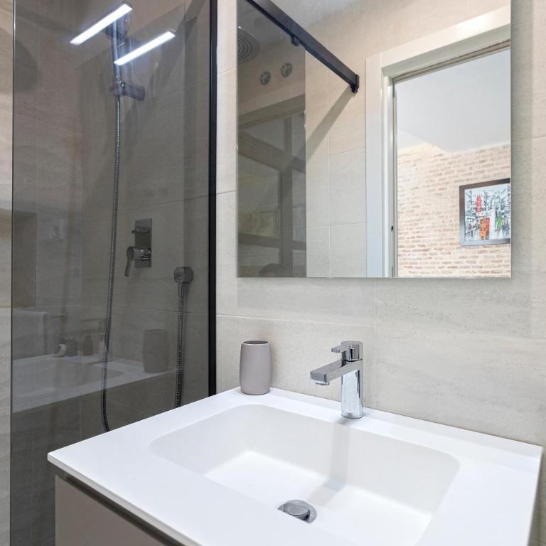 Genteel Home Castilla Terrace - Two-Bedroom Apartment with Terrace and jacuzzi - 13