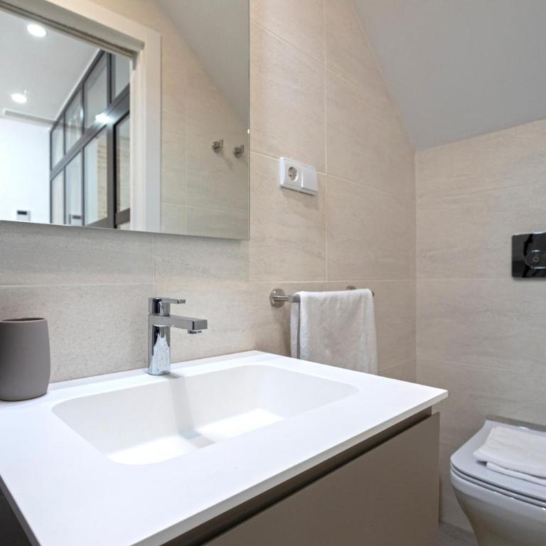Genteel Home Castilla Terrace - Two-Bedroom Apartment with Terrace and jacuzzi - 14