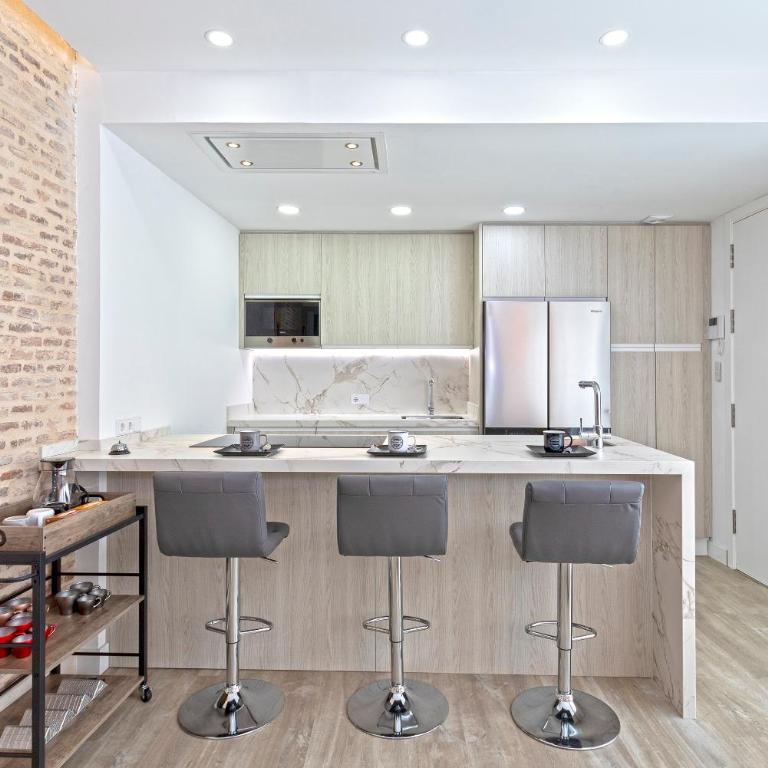 Genteel Home Castilla Terrace - Two-Bedroom Apartment with Terrace and jacuzzi - 17