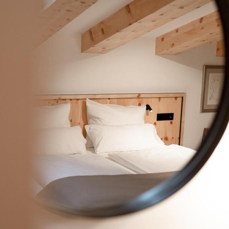 Hotel & Appartements Tiroler Buam - Deluxe Doppelzimmer mit Bad - 4