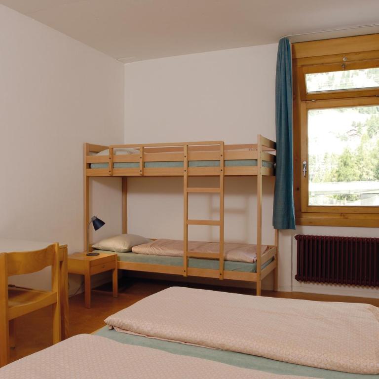Pontresina Youth Hostel - Familienzimmer mit Gemeinschaftsbad - 2