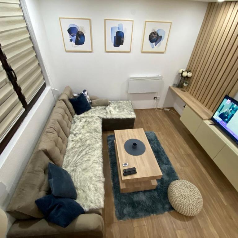 Alexandrea Apartments - One-Bedroom Apartment - 2