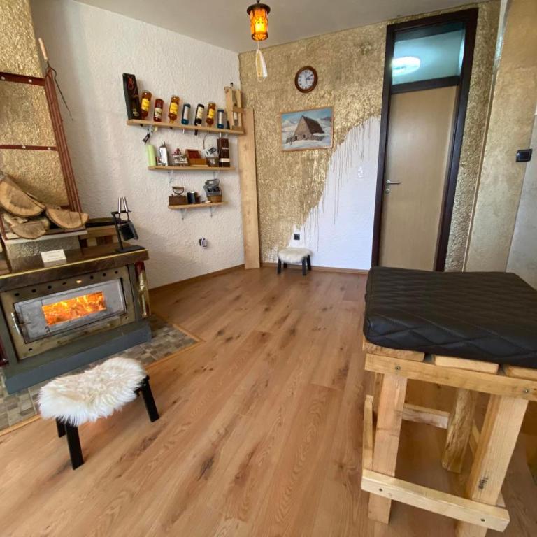 Alexandrea Apartments - One-Bedroom Apartment - 3