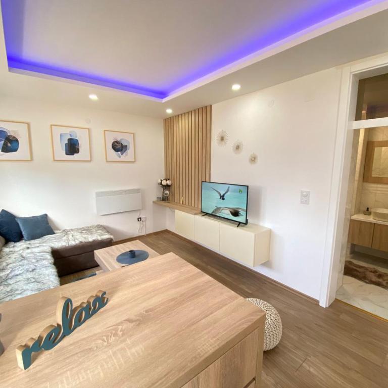 Alexandrea Apartments - One-Bedroom Apartment - 11
