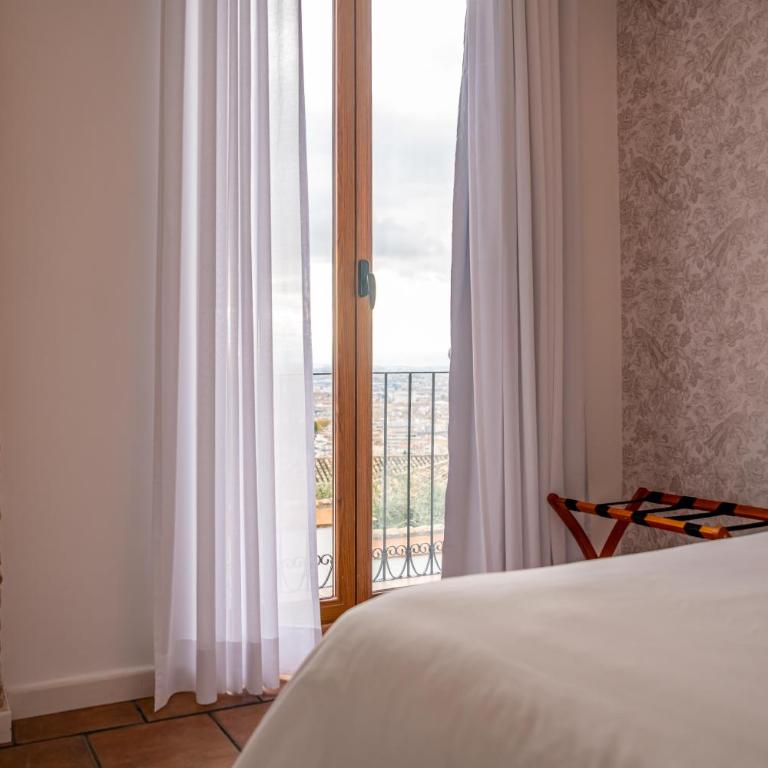 Florentia San Nicolás - Deluxe Room with Alhambra View 4 - 9