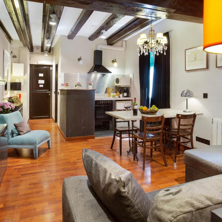 Stay U-nique Apartments Carretes - One-Bedroom Apartment - 2