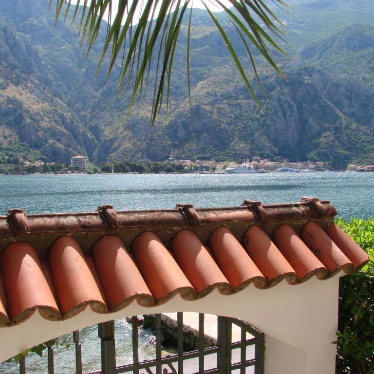 Seafront Apartments House 44 Private Balcony Old Town View - One-Bedroom Apartment with Sea View - 14