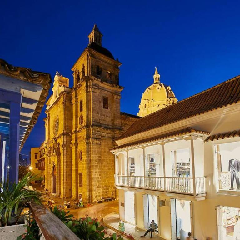 San Pedro Claver Luxury in the walled city - Three-Bedroom Apartment - 6