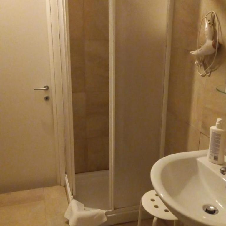 Roma san pietro - Camera Matrimoniale con Bagno Privato - 3