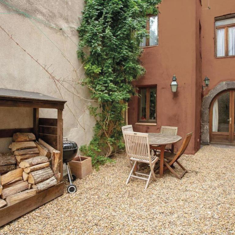 Marseillan 18th Century 2-Bed House Sleeps 6 - Chambre Double - Vue sur Parc - 1