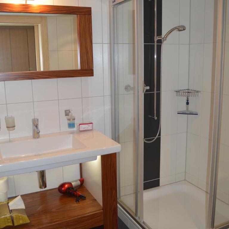 Hotel Grimsel - Superior Doppelzimmer mit Balkon - 2
