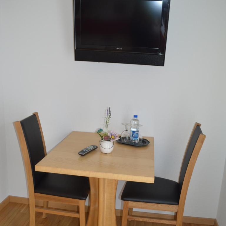 Hotel Grimsel - Doppelzimmer mit Balkon - 7