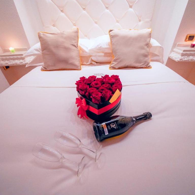 Maison Spagna Suites - Camera Matrimoniale Piccola Standard - 2