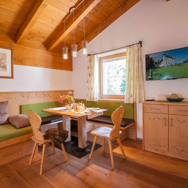 Schloss Saalhof- Schlossflair, Wellnessauszeit, Bauernhofleben, Familienzeit im historischen Apartment zentral zwischen Zell am See und Saalbach-Hinterglemm - Apartment mit 2 Schlafzimmern - 15