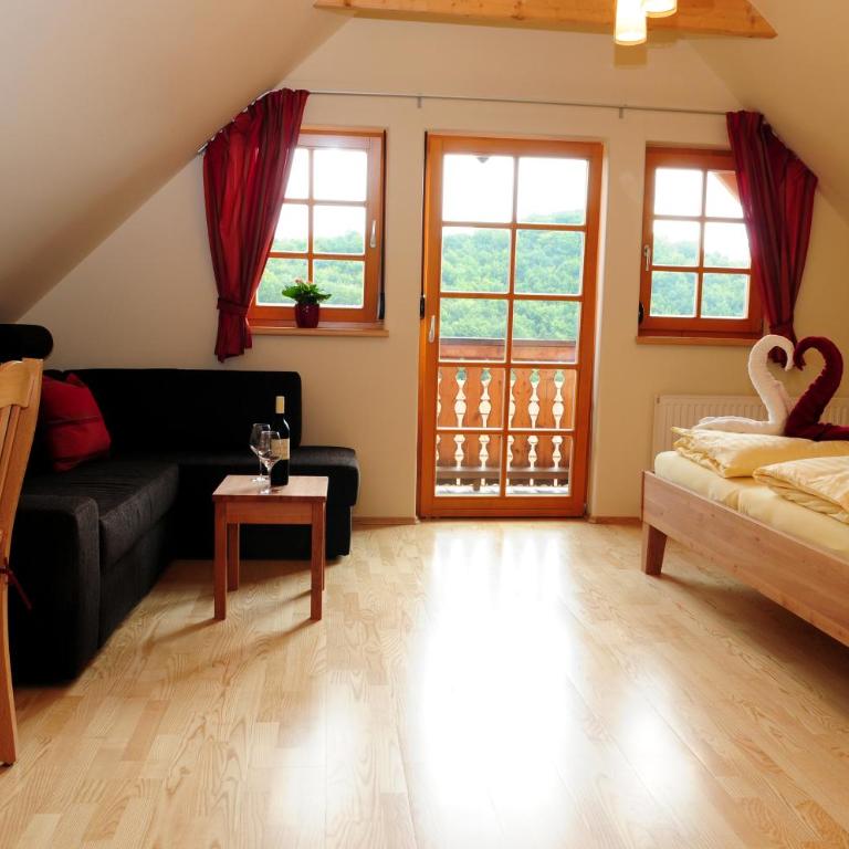 Weingut Winzerzimmer Rothschädl - Deluxe Doppelzimmer mit Balkon - 7