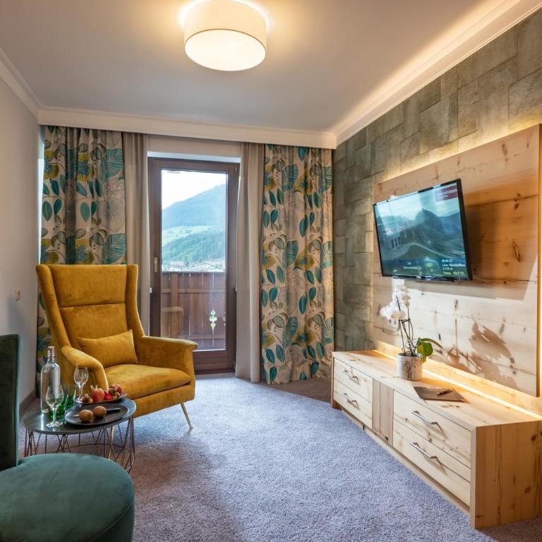 Hotel Waldfriede - Panoramic View Zillertal - Standard Suite - 1