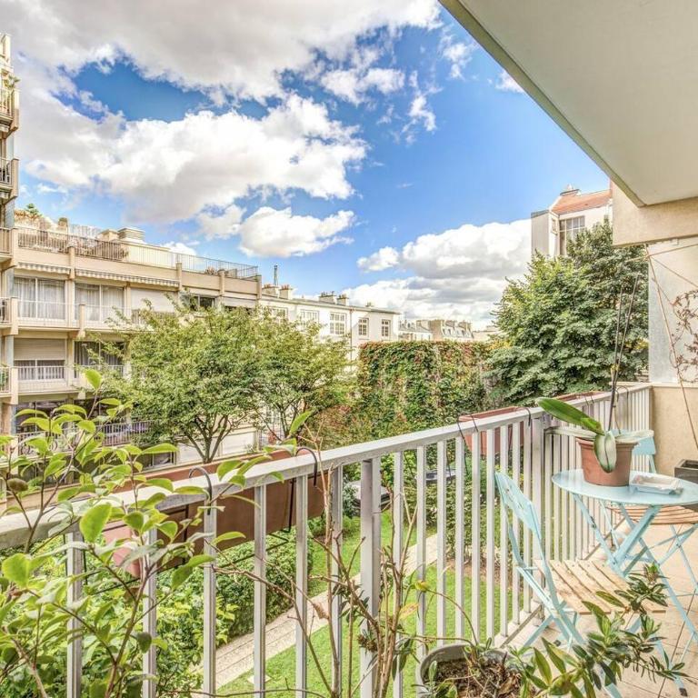 Rue Saint-Maur 1-Bed Studio Balcony and View - Appartement - 24