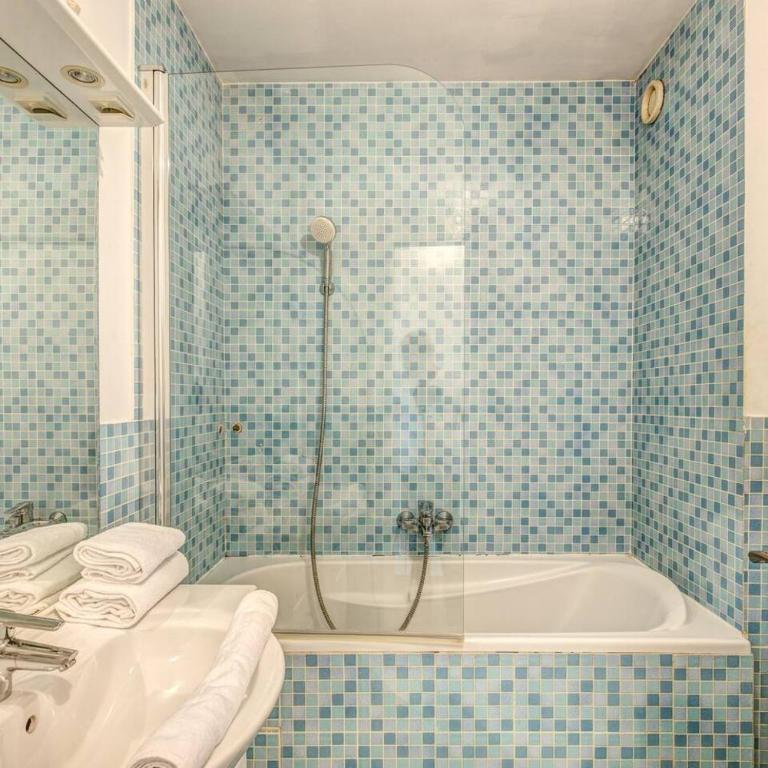Rue Saint-Maur 1-Bed Studio Balcony and View - Appartement - 23
