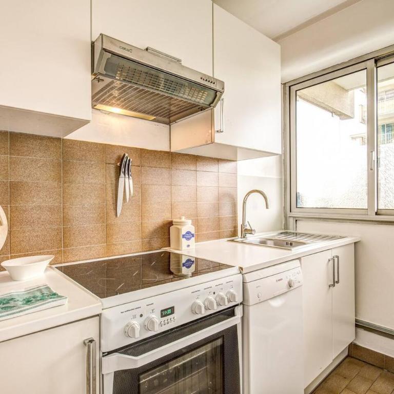 Rue Saint-Maur 1-Bed Studio Balcony and View - Appartement - 19