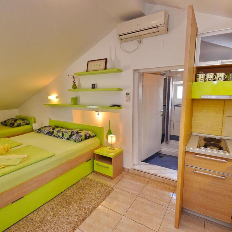 Palma Apartments - Studio with Balcony and Sea View (3 Adults) - 2