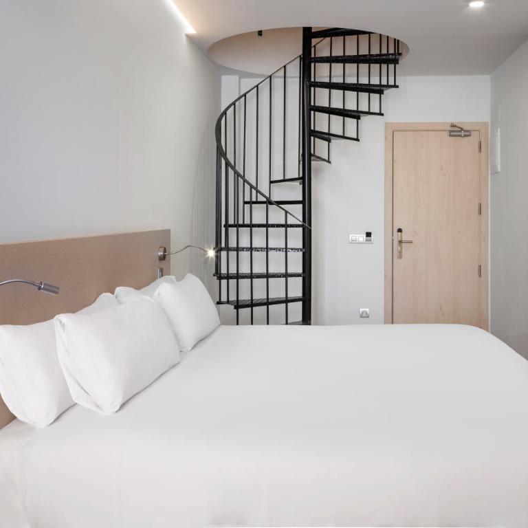 B&B HOTEL Málaga Centro - Habitación Cuádruple Dúplex - 3