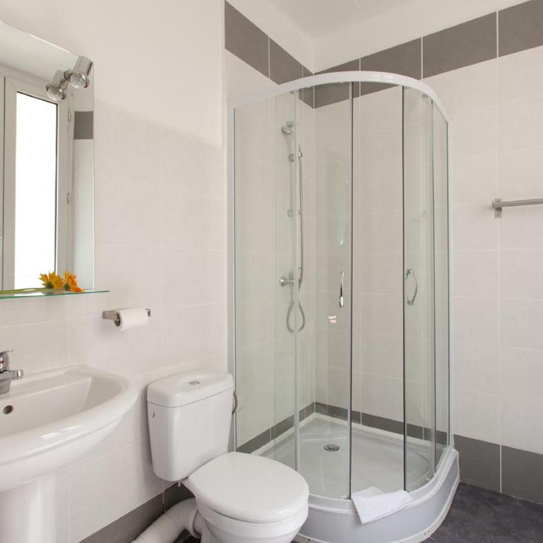 Hôtel de France, un hôtel AMMI - Petite Chambre Double Standard - 7