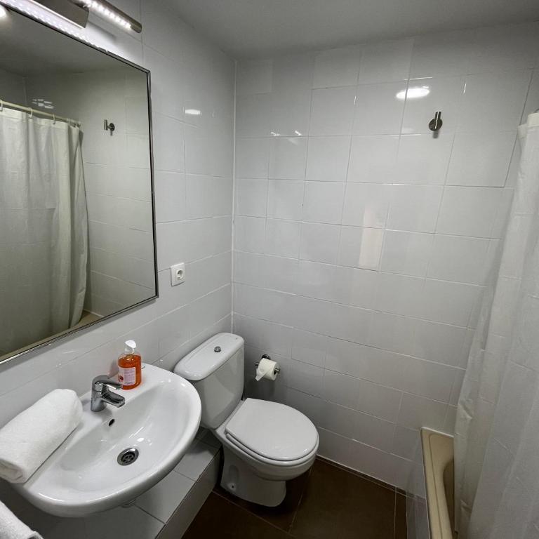 Hostal ARS - Dreibettzimmer mit eigenem Bad - 3
