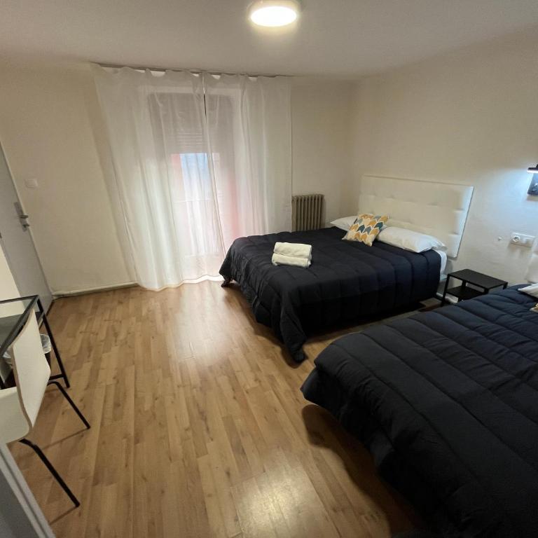Hostal ARS - Dreibettzimmer mit eigenem Bad - 2