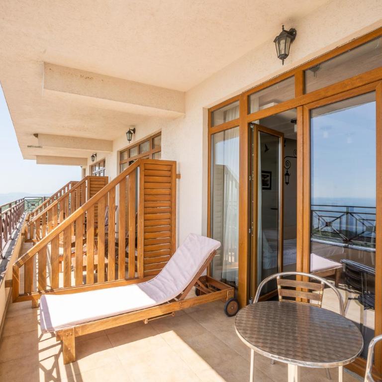 Milmari Resort & Spa Suites - Apartment with Mountain View - 5