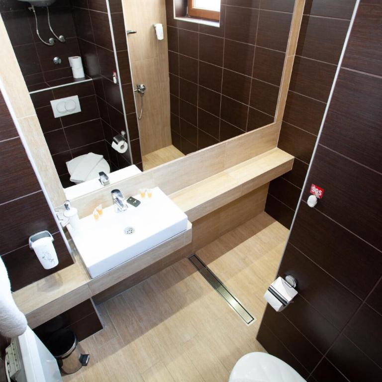 Milmari Resort & Spa Suites - King Suite with Balcony - 3