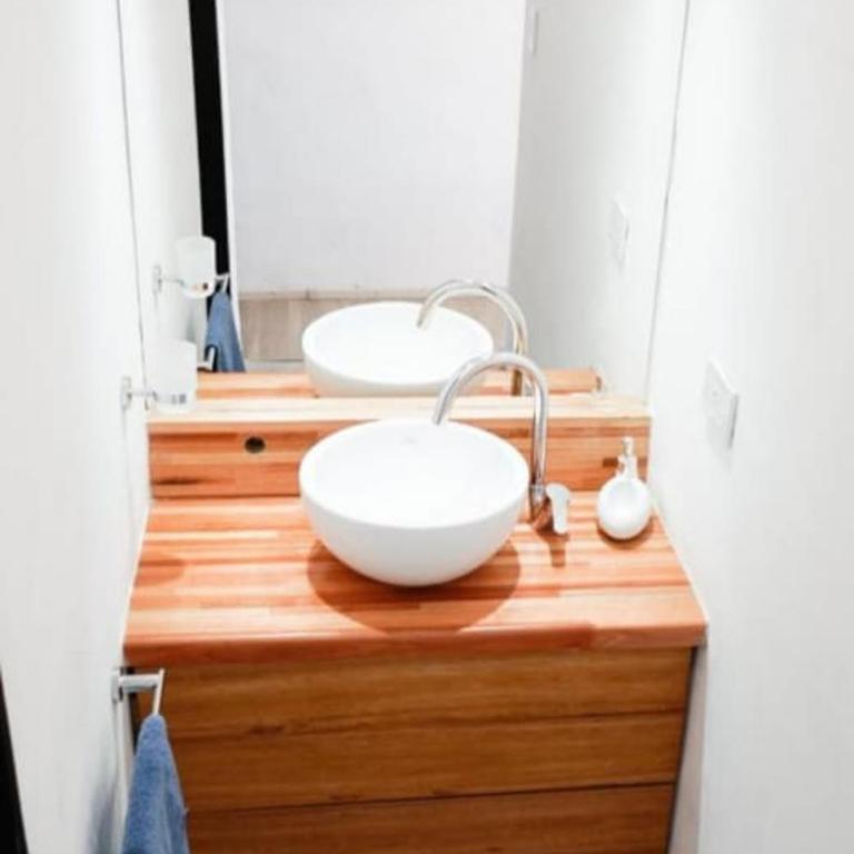 Casa y departamento con pileta Aeropuerto Circunvalacion Kempes Quorum -cambio oficial- - Casa de 3 dormitorios - 16