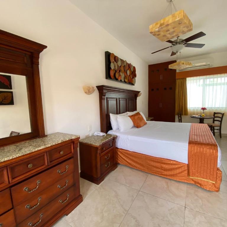 Hotel Las Golondrinas - Deluxe King Room - 20