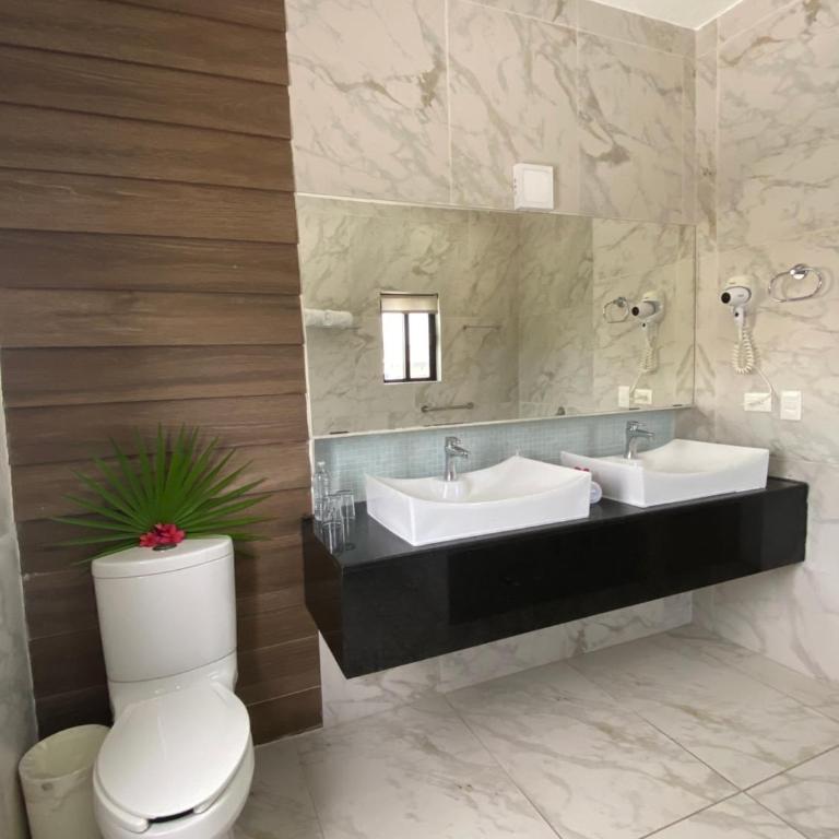 Hotel Las Golondrinas - Deluxe King Room - 22