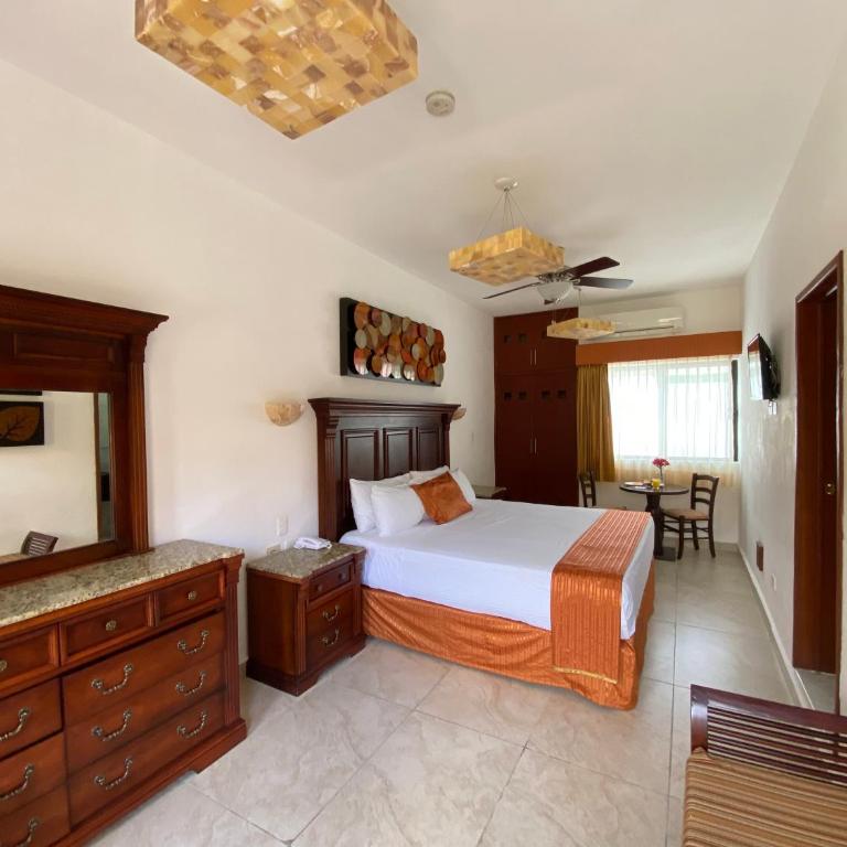 Hotel Las Golondrinas - Deluxe King Room - 26