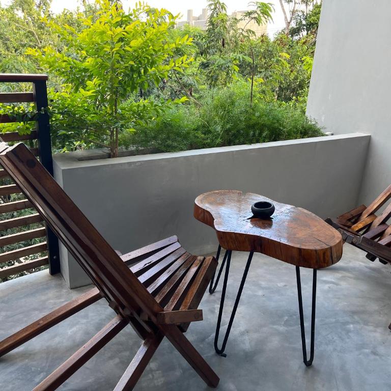Little Gem Hotel Tulum La Veleta - Suite con balcón y vistas a la piscina - 1 cama extragrande - 2