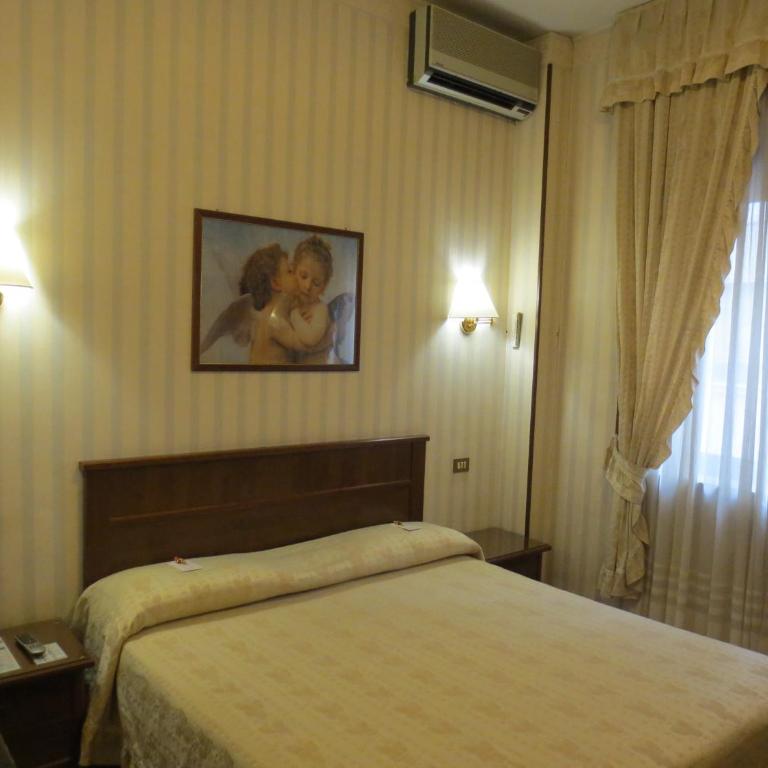 Hotel Italia City Center - Camera Matrimoniale - 6