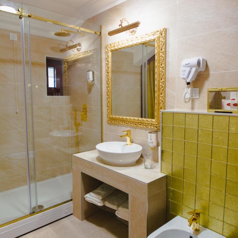 Hotel Integra Banja Luka - Superior Dvokrevetna Soba sa Bračnim Krevetom - 3