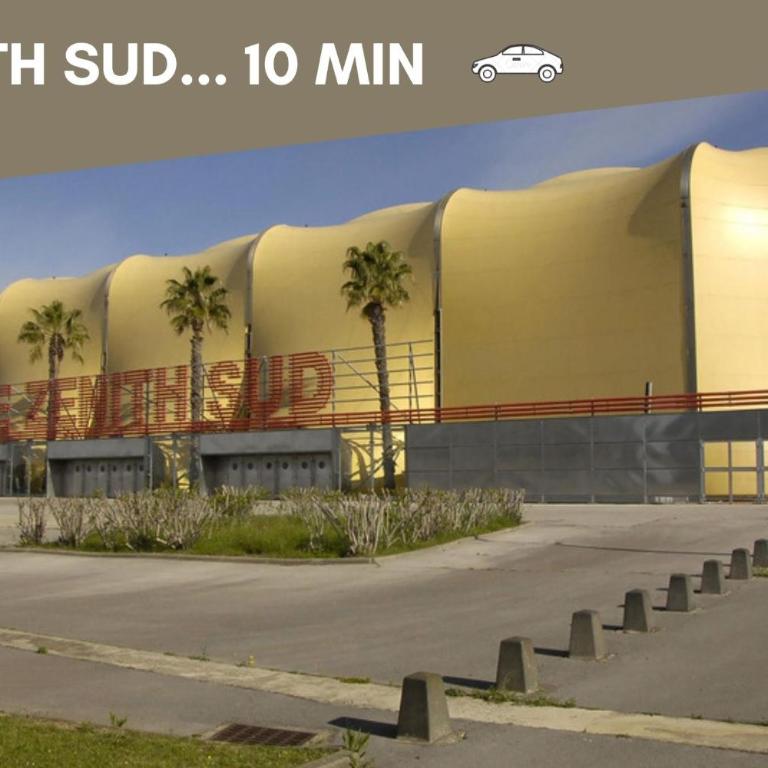 NOUVEAU - Jungle Montpeul - Clim - Wifi fibre - Netflix - 5' du centre et gare - Parking - Loggia - 15' des plages - Two-Bedroom Apartment - 35
