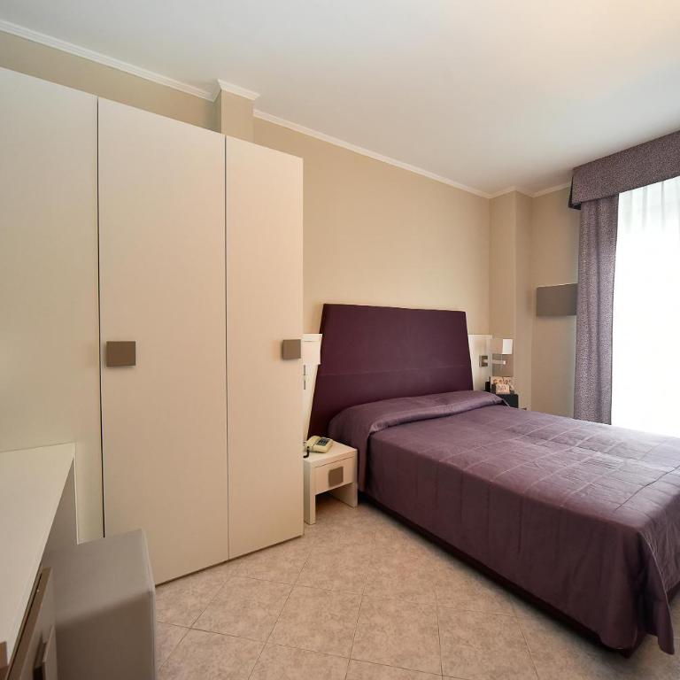 Hotel Anthony - Due Camere Comfort Comunicanti con Balcone e Vista Mare Laterale - 4