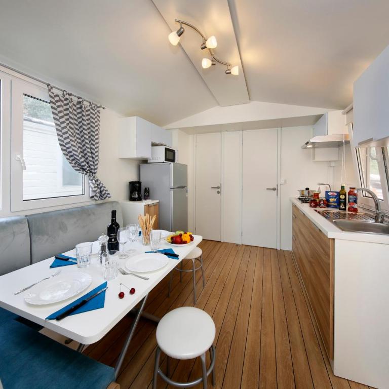 Albatross Mobile Homes on Camping Bella Italia - Mobilheim Mars - 4